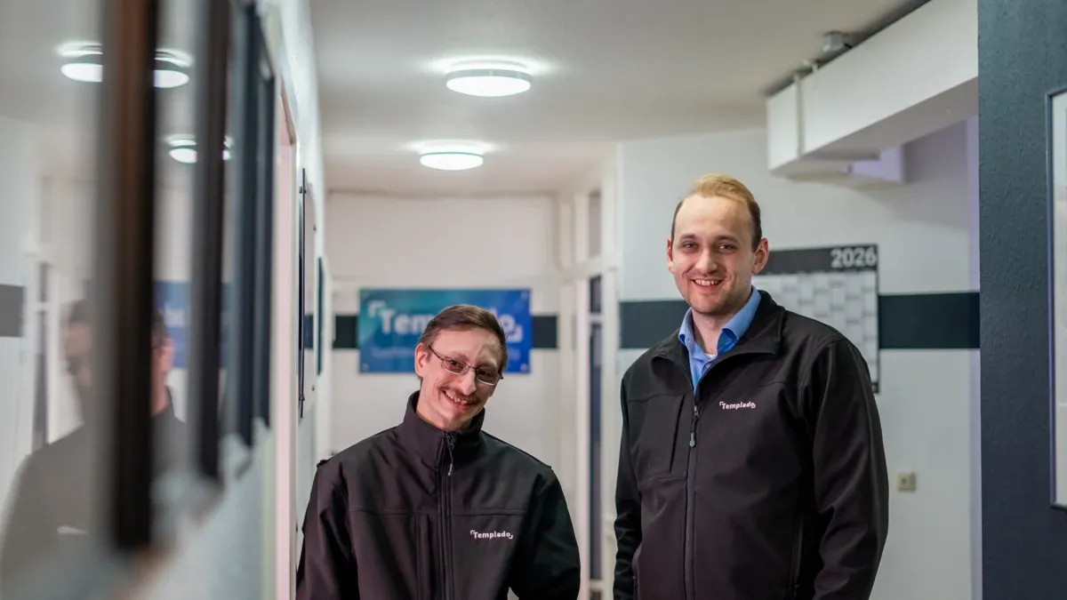 Dennis (links) und Moritz (rechts) vom Prepaid-Hoster-Team